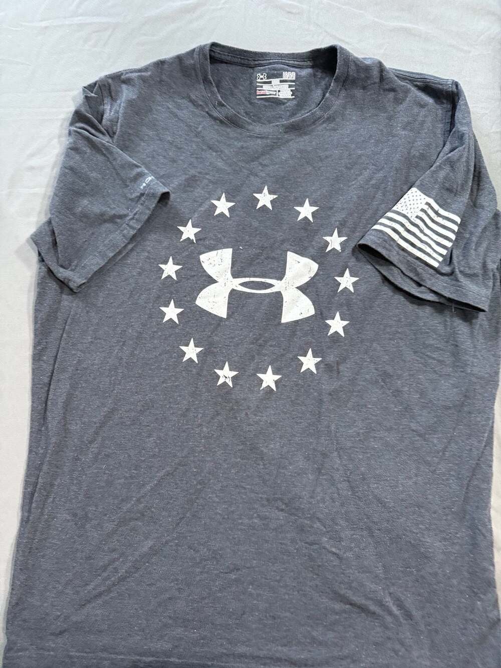 Under Armour Men's Freedom Graphic HeatGear Loose Fit T-Shirt, Gray